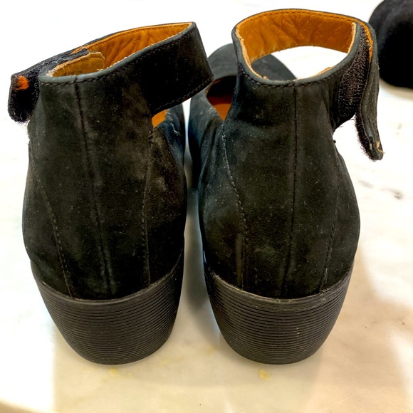 Clarks black closed toed shoes size 10 - Picture 7 of 10